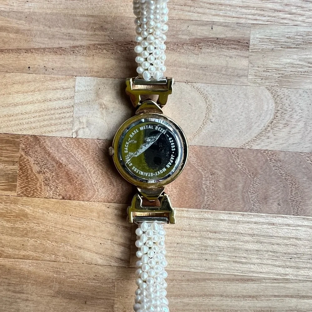 Geneve ladies Diamond gold tone pearls and hearts bracelet watch NEW BATTERY